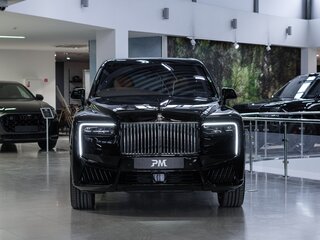 2025 Rolls-Royce Cullinan Black Badge I Рестайлинг (Series II), чёрный, 82500000 рублей, вид 2