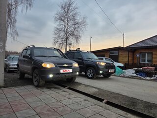 2016 Chevrolet Niva I Рестайлинг, коричневый, 570000 рублей, вид 3