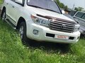 2013 Toyota Land Cruiser 200 Series Рестайлинг 1, белый, 5900000 рублей - вид 2