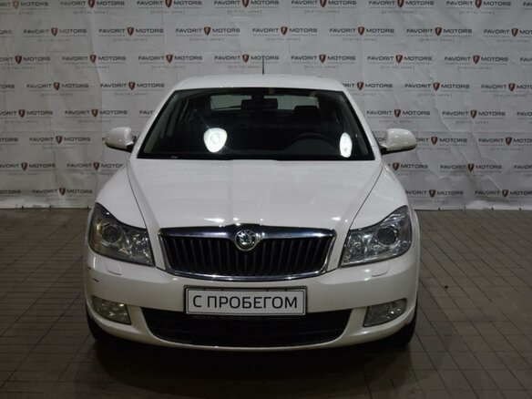 2012 Skoda Octavia II (A5) Рестайлинг, белый - вид 2