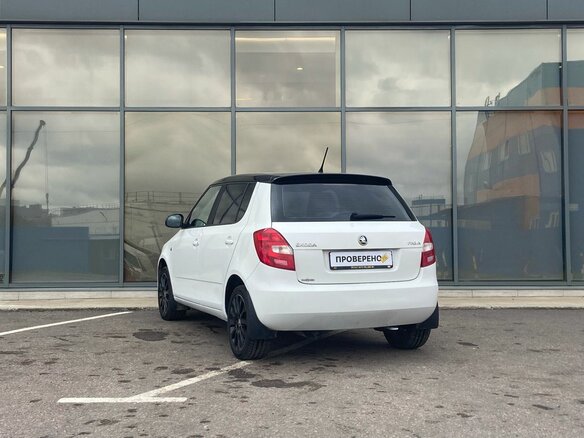 2014 Skoda Fabia II Рестайлинг, белый, 547000 рублей - вид 4