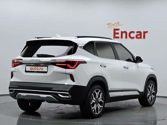 2021 Kia Seltos I, белый, 1840000 рублей - вид 2