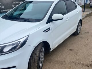 2017 Kia Rio III Рестайлинг, белый, 750000 рублей, вид 1