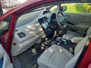 2012 Nissan Leaf I (ZE0/AZE0), красный, 960000 рублей, вид 4