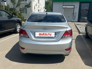 2013 Hyundai Solaris I, серебристый, 670000 рублей, вид 4
