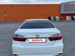 2015 Toyota Camry VII (XV50) Рестайлинг, белый, 2100000 рублей, вид 4