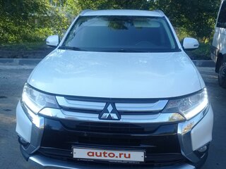 2015 Mitsubishi Outlander III Рестайлинг, белый, 2100000 рублей, вид 1