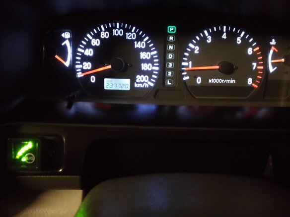2003 Mitsubishi Pajero Sport I, серебристый - вид 1
