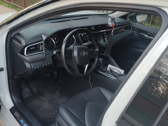 2021 Toyota Camry VIII (XV70), белый, 3000000 рублей - вид 3