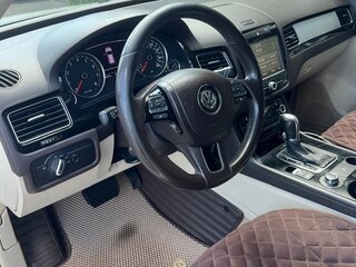 2011 Volkswagen Touareg II, белый, 900000 рублей, вид 3