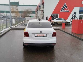 2018 Volkswagen Polo V Рестайлинг, белый, 680000 рублей, вид 4