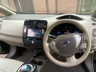 2012 Nissan Leaf I (ZE0/AZE0), чёрный, 700000 рублей, вид 4