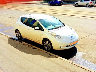 2012 Nissan Leaf I (ZE0/AZE0), белый, 1650000 рублей, вид 1