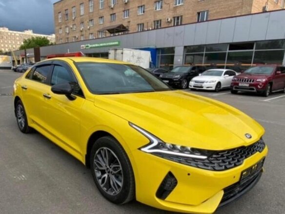 2021 Kia K5 III, жёлтый, 3200000 рублей