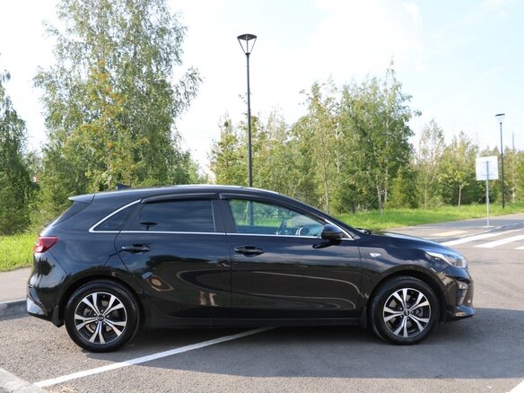 2018 Kia Ceed III, чёрный, 1690000 рублей - вид 2