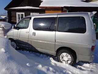 1999 Toyota Granvia I, серебристый, 1080000 рублей, вид 2
