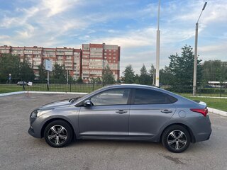 2018 Hyundai Solaris II, серый, 970000 рублей, вид 4