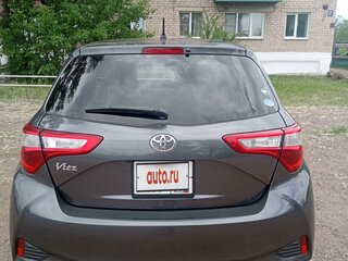 2018 Toyota Vitz III (XP130) Рестайлинг 2, серый, 950000 рублей, вид 3