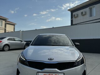 2021 Kia Rio IV Рестайлинг, серый, 2360000 рублей, вид 4