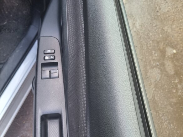 2015 Toyota Vitz III (XP130) Рестайлинг, серебристый, 973000 рублей - вид 7