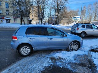 2010 Volkswagen Golf VI, голубой, 650000 рублей, вид 4