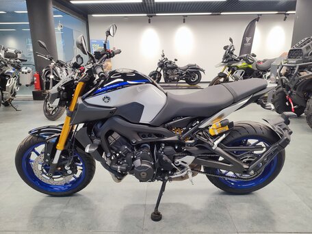 2019 Yamaha MT-09 (FZ-09), серый, 949500 рублей, вид 2