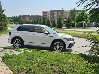 2021 Volkswagen Tiguan II Рестайлинг, белый, 5150000 рублей, вид 2