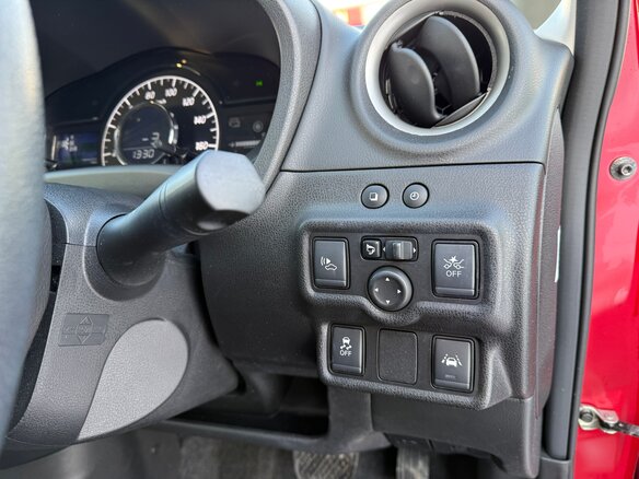 2017 Nissan Note e-Power II Рестайлинг, красный, 1150000 рублей - вид 20