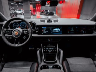 2026 Porsche Cayenne GTS Coupé III Рестайлинг, серый, 25400000 рублей, вид 2