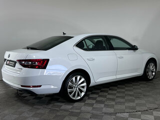 2017 Skoda Superb III, белый, 2050000 рублей, вид 5