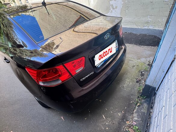 2010 Kia Cerato 5-speed II, пурпурный, 600000 рублей - вид 9