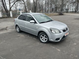 2010 Kia Rio II Рестайлинг, серебристый, 630000 рублей, вид 2