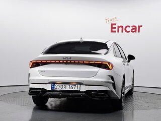 2023 Kia K5 LPi III Рестайлинг, белый, 2250000 рублей, вид 4