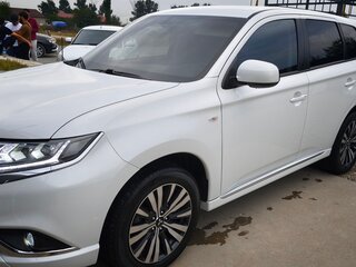 2022 Mitsubishi Outlander III Рестайлинг 3, белый, 2350000 рублей, вид 3
