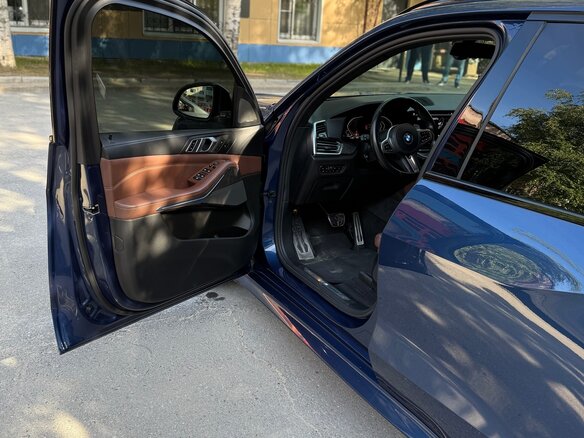 2018 BMW X5 50i IV (G05/G18), синий, 5900000 рублей - вид 12