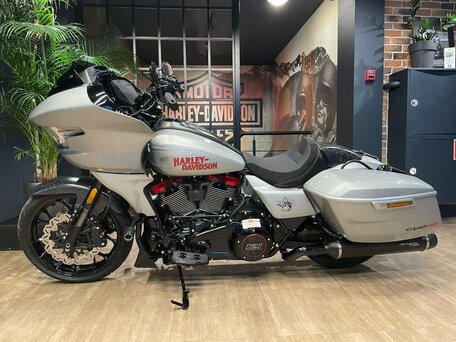 2025 Harley-Davidson CVO Road Glide ST, серебристый, 6500000 рублей, вид 2