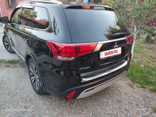 2020 Mitsubishi Outlander III Рестайлинг 3, чёрный, 2100000 рублей, вид 5