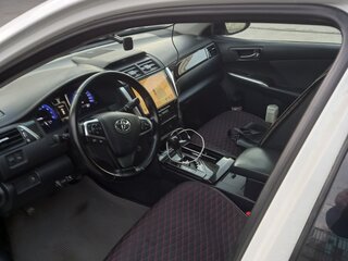 2015 Toyota Camry VII (XV50) Рестайлинг, белый, 2000000 рублей, вид 5