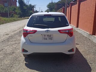 2019 Toyota Vitz III (XP130) Рестайлинг 2, белый, 1300000 рублей, вид 4