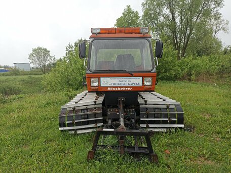 2000 PistenBully 100, красный, 1300000 рублей, вид 2