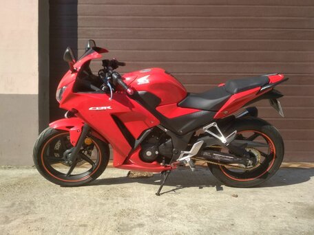 2015 Honda CBR 300R, красный, 433015 рублей, вид 4
