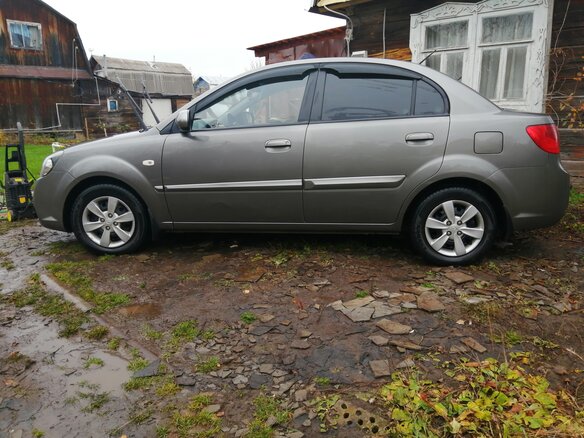 2010 Kia Rio II Рестайлинг, серебристый - вид 3