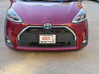 2018 Toyota Sienta II, красный, 1930000 рублей, вид 4