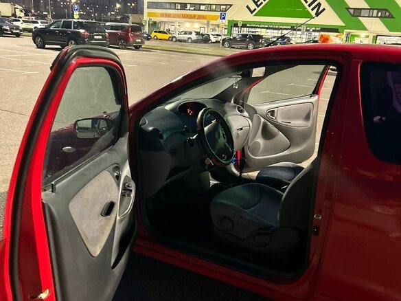 1999 Toyota Yaris I, пурпурный, 220000 рублей - вид 6