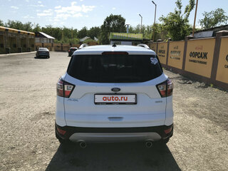 2017 Ford Kuga II Рестайлинг, белый, 1890000 рублей, вид 4