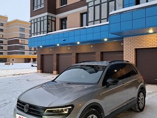 2019 Volkswagen Tiguan II, серебристый, 2790000 рублей, вид 1