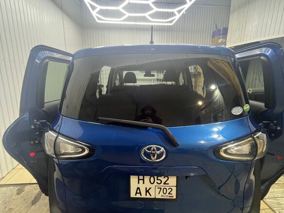 2019 Toyota Sienta II Рестайлинг, синий, 1450000 рублей - вид 1