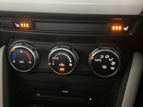 2017 Mazda Demio IV (DJ), красный - вид 11