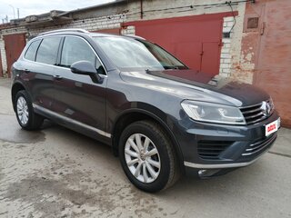 2015 Volkswagen Touareg II Рестайлинг, серый, 2290000 рублей, вид 2
