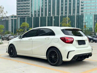 2017 Mercedes-Benz A-Класс 200 III (W176) Рестайлинг, белый, 1500000 рублей, вид 4